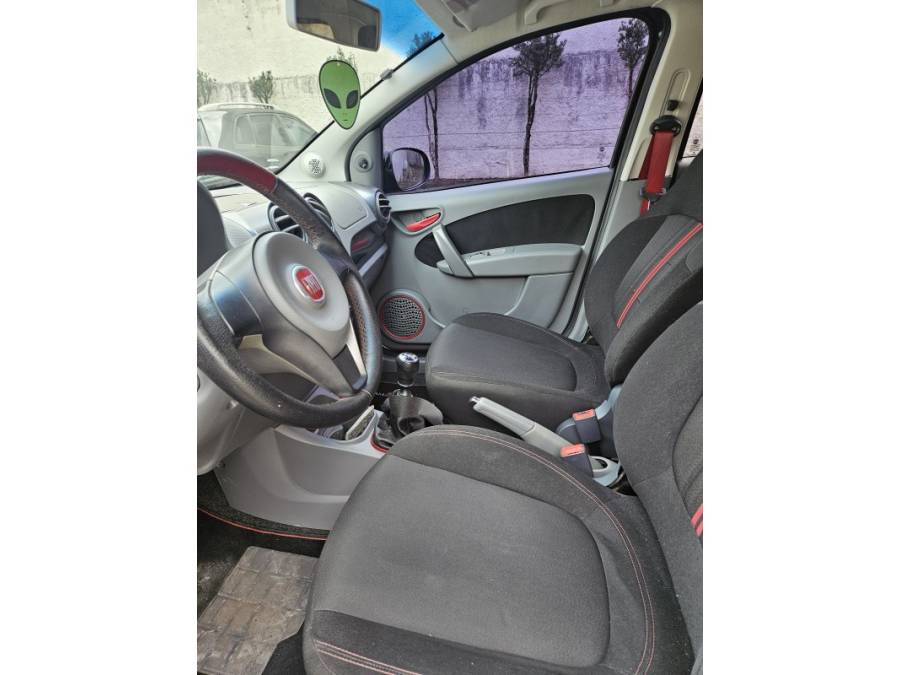 FIAT - PALIO - 2014/2014 - Preta - R$ 44.000,00