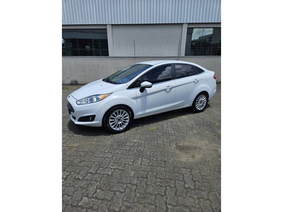 FORD - FIESTA - 2014/2014 - Branca - R$ 47.000,00