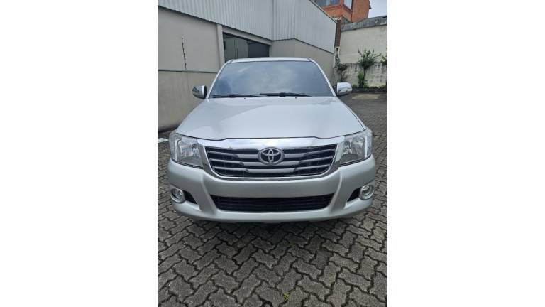 TOYOTA - HILUX - 2013/2013 - Prata - R$ 117.000,00