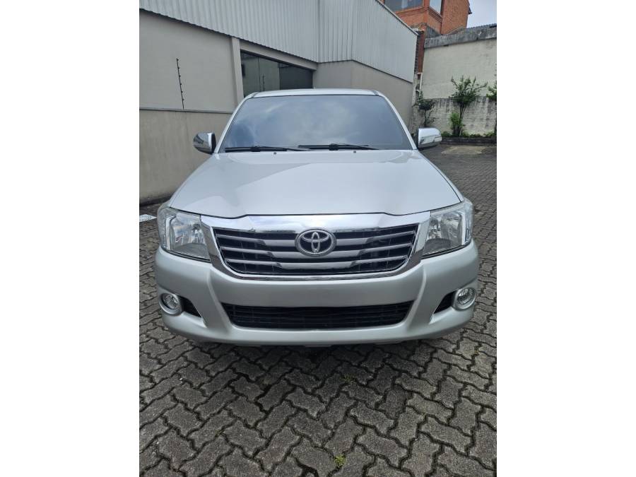 TOYOTA - HILUX - 2013/2013 - Prata - R$ 117.000,00