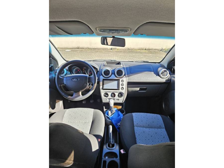 FORD - FIESTA - 2013/2014 - Cinza - R$ 34.000,00