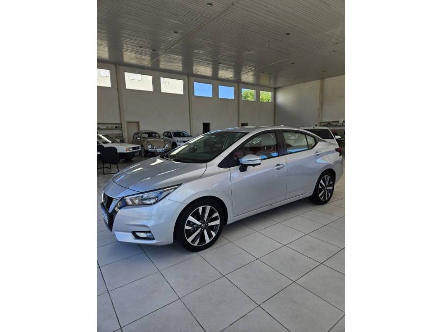 NISSAN - VERSA - 2020/2021 - Prata - R$ 85.000,00