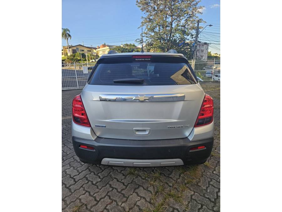 CHEVROLET - TRACKER - 2015/2015 - Prata - R$ 75.000,00