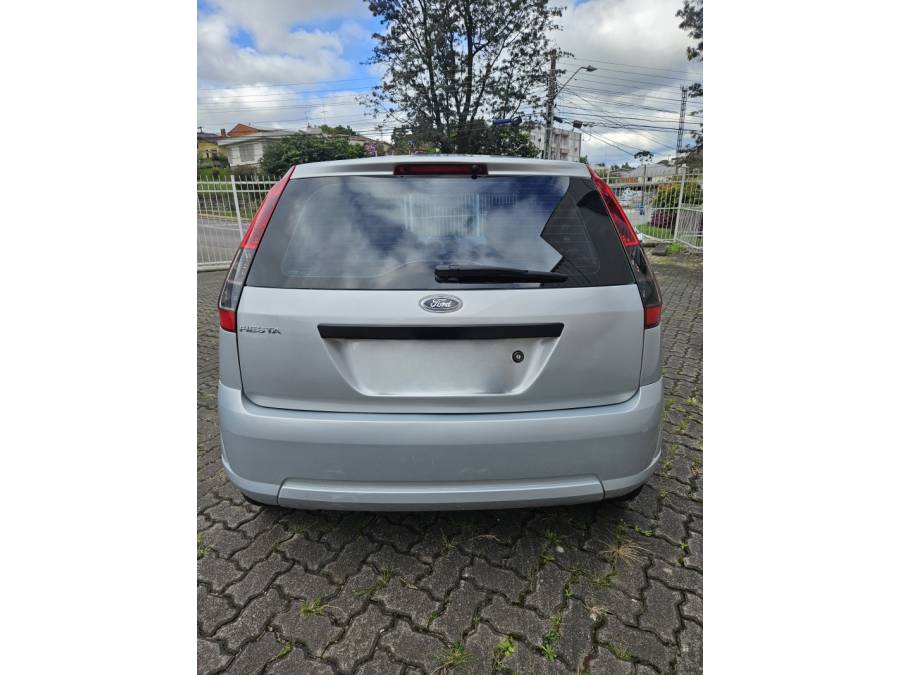 FORD - FIESTA - 2013/2014 - Prata - R$ 35.900,00