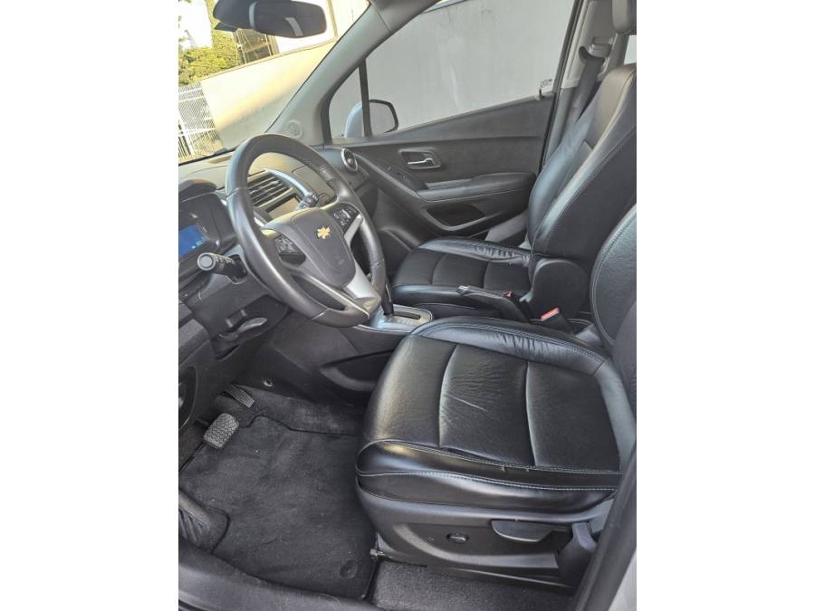 CHEVROLET - TRACKER - 2015/2015 - Prata - R$ 75.000,00
