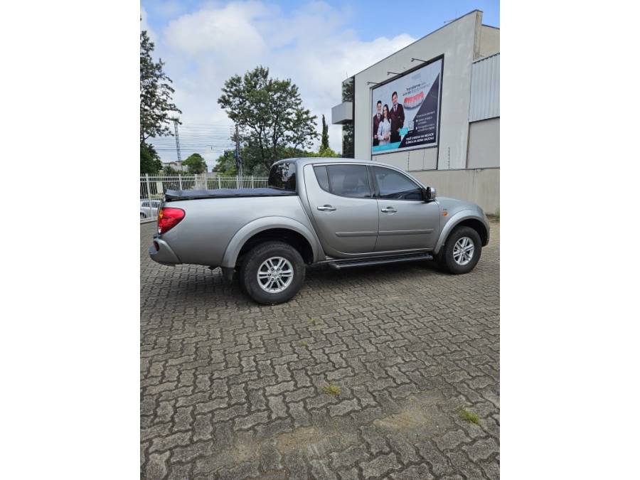 MITSUBISHI - L200 TRITON - 2015/2015 - Prata - R$ 119.000,00