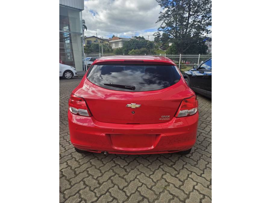 CHEVROLET - ONIX - 2015/2015 - Vermelha - R$ 43.000,00