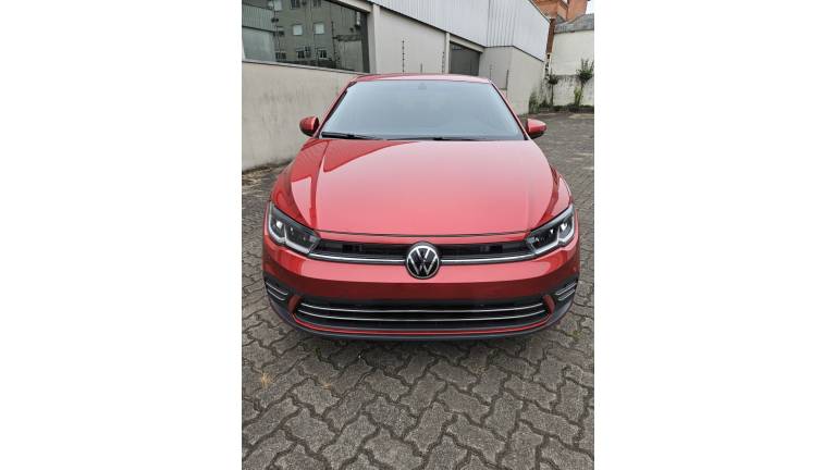 VOLKSWAGEN - POLO - 2023/2024 - Vermelha - R$ 107.000,00