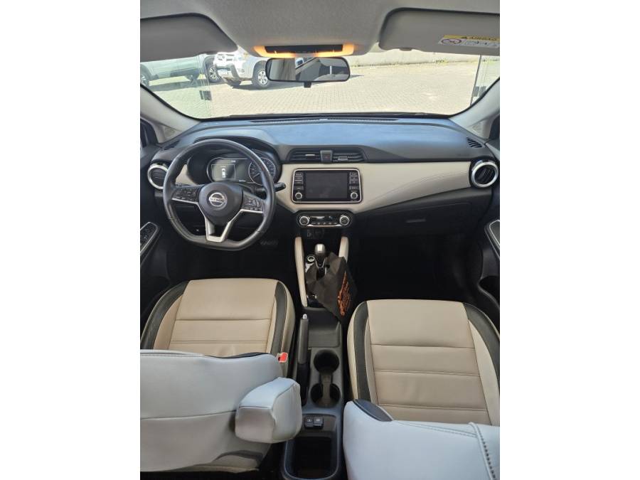 NISSAN - VERSA - 2020/2021 - Prata - R$ 85.000,00