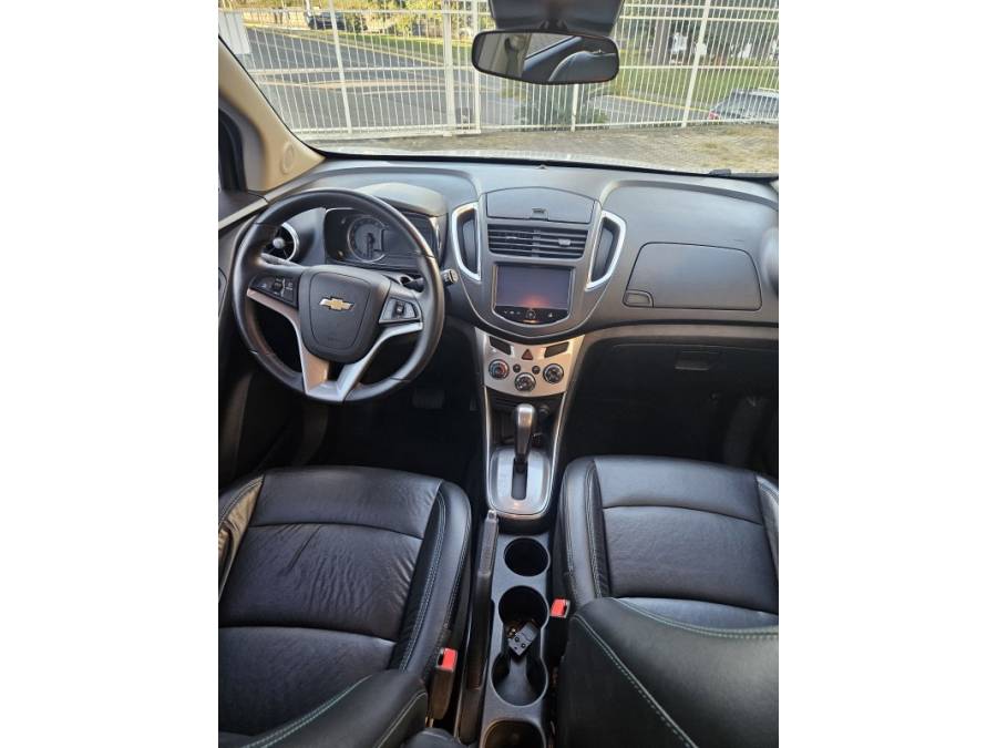 CHEVROLET - TRACKER - 2015/2015 - Prata - R$ 75.000,00