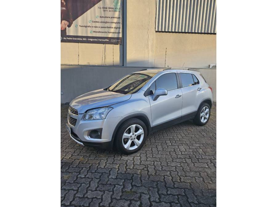 CHEVROLET - TRACKER - 2015/2015 - Prata - R$ 75.000,00