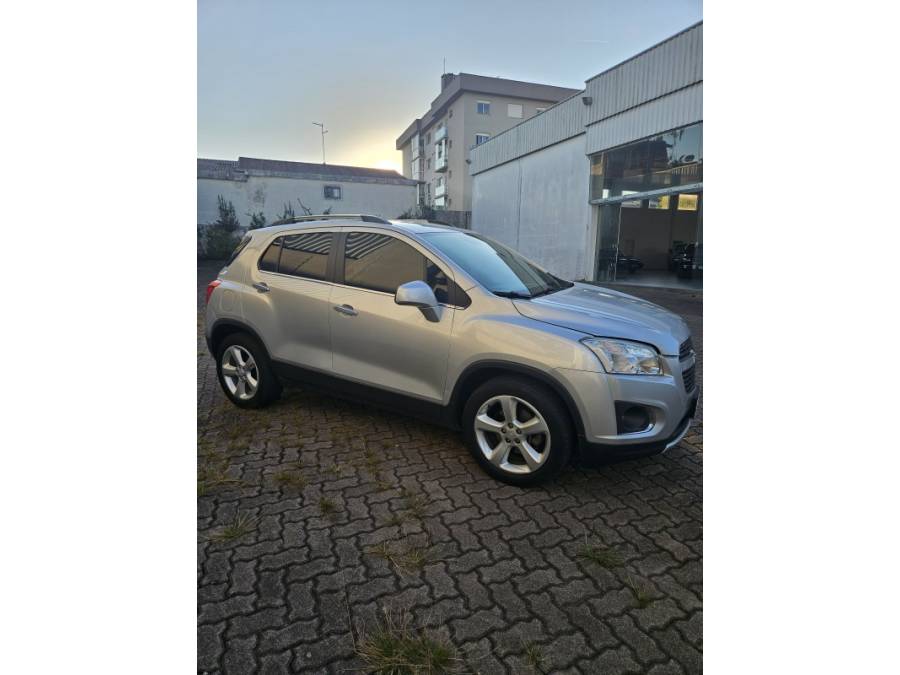 CHEVROLET - TRACKER - 2015/2015 - Prata - R$ 75.000,00