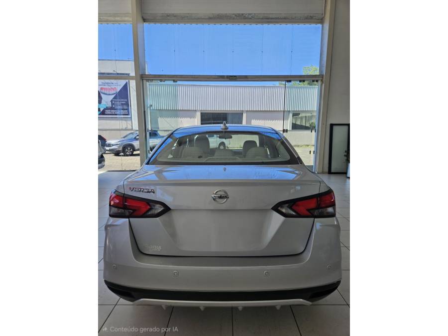 NISSAN - VERSA - 2020/2021 - Prata - R$ 85.000,00