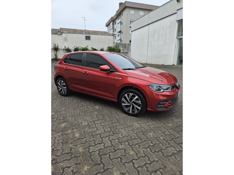 VOLKSWAGEN - POLO - 2023/2024 - Vermelha - R$ 107.000,00