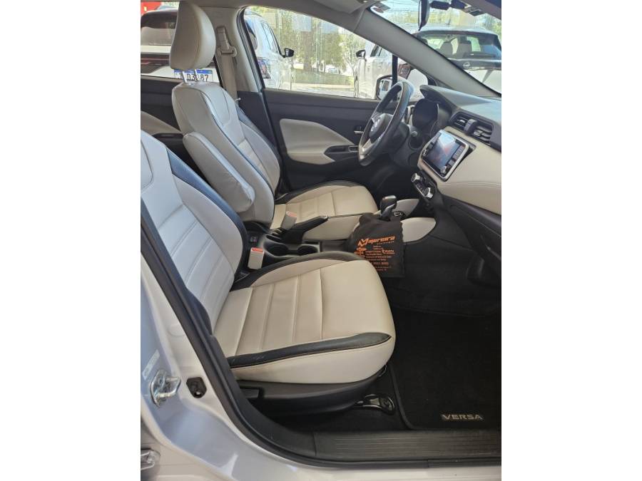 NISSAN - VERSA - 2020/2021 - Prata - R$ 85.000,00