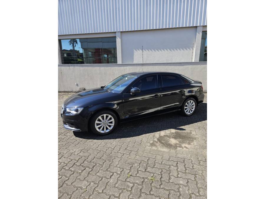 AUDI - A3 - 2014/2014 - Preta - R$ 75.000,00