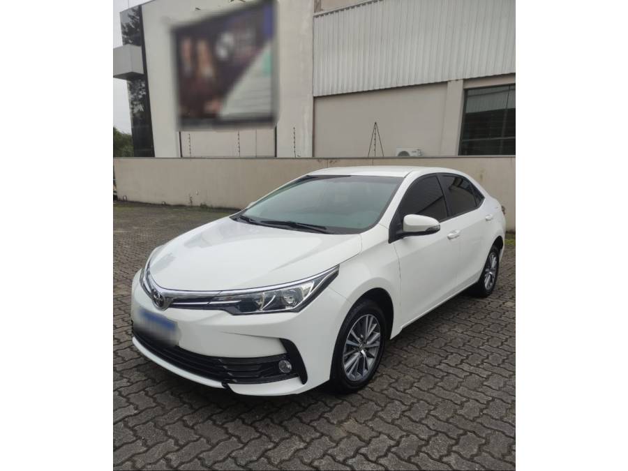 TOYOTA - COROLLA - 2017/2018 - Branca - R$ 89.000,00