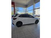 CHEVROLET - ONIX - 2022/2023 - Branca - R$ 92.000,00