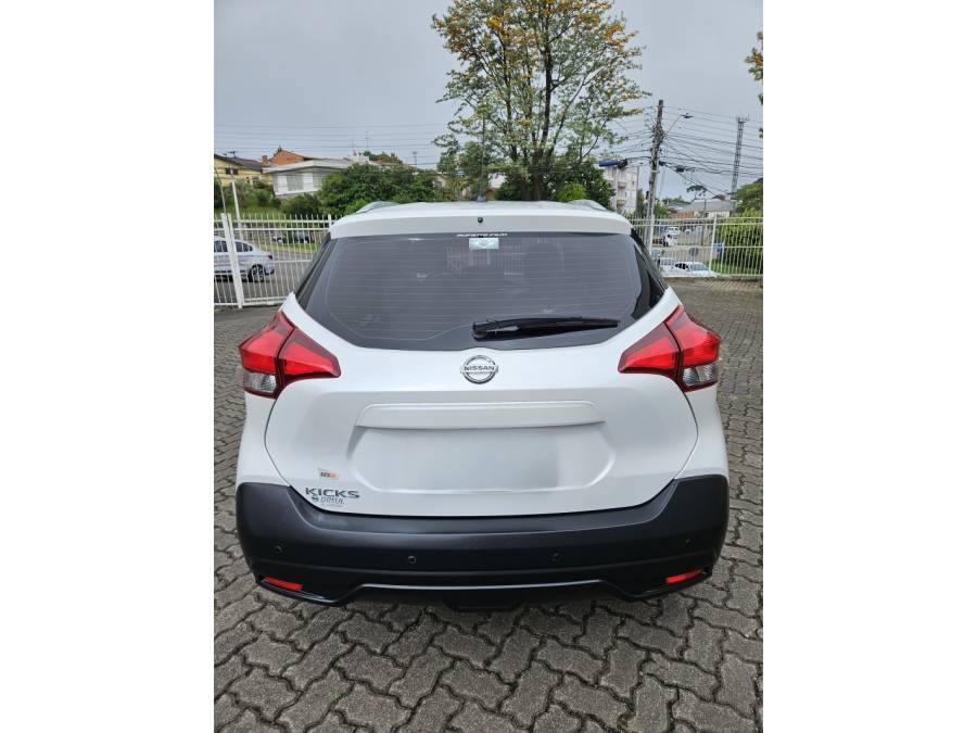 NISSAN - KICKS - 2020/2020 - Branca - R$ 85.000,00