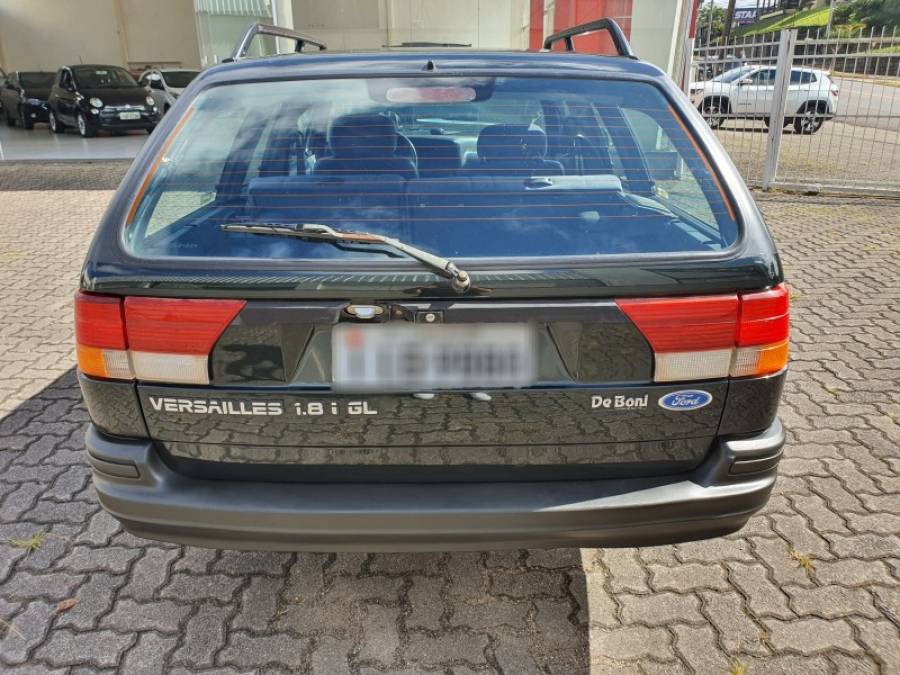 FORD - VERSAILLES - 1993/1994 - Verde - R$ 30.000,00