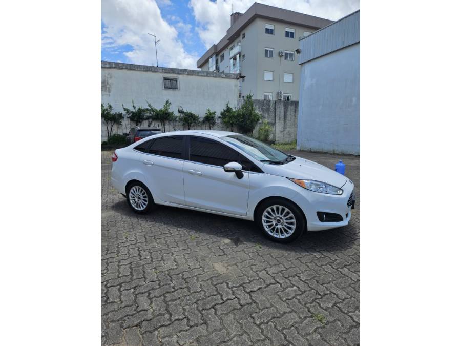 FORD - FIESTA - 2014/2014 - Branca - R$ 47.000,00