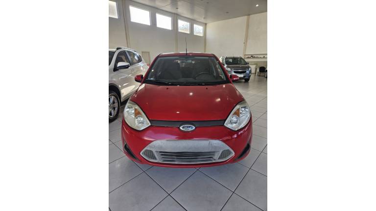 FORD - FIESTA - 2011/2012 - Vermelha - R$ 35.000,00