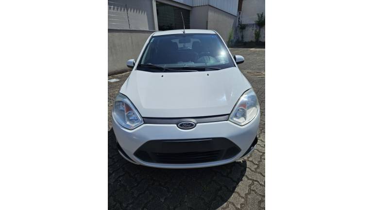 FORD - FIESTA - 2014/2014 - Branca - R$ 32.000,00