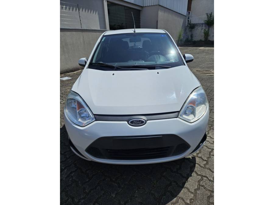 FORD - FIESTA - 2014/2014 - Branca - R$ 32.000,00