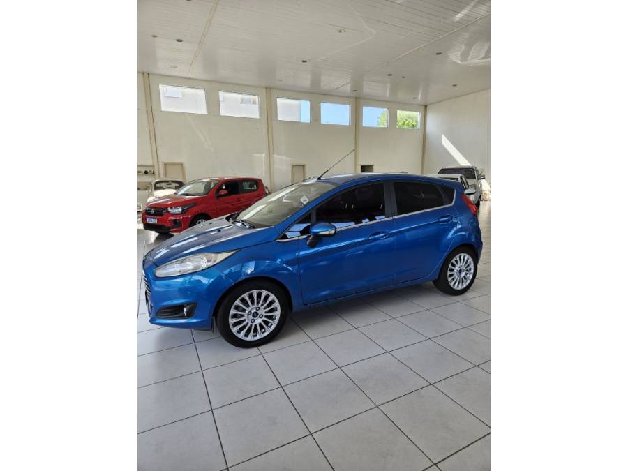 FORD - FIESTA - 2015/2015 - Azul - R$ 48.000,00