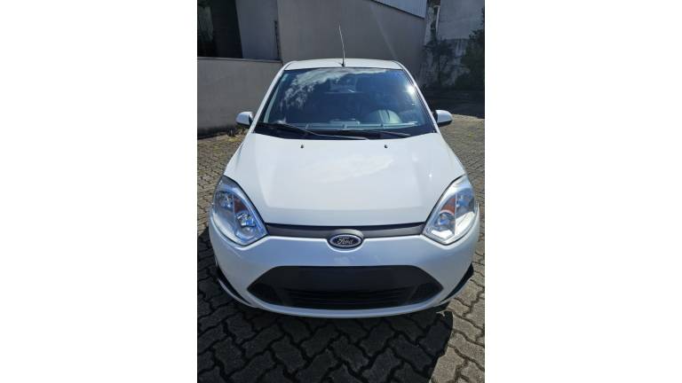 FORD - FIESTA - 2014/2014 - Branca - R$ 32.000,00