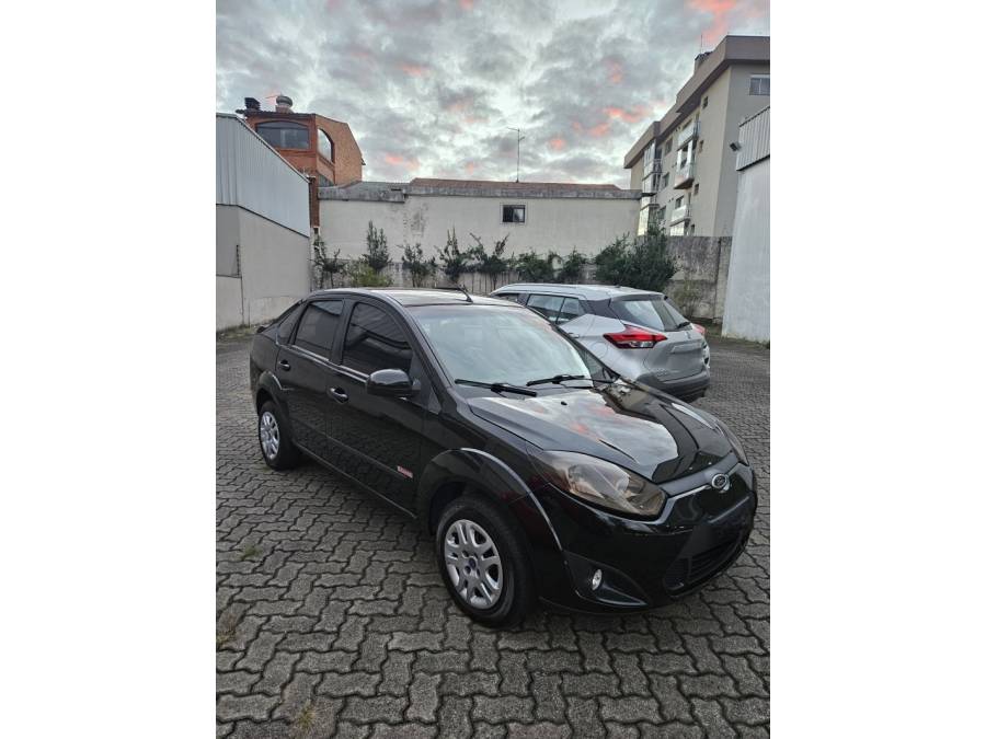 FORD - FIESTA - 2011/2011 - Preta - R$ 33.900,00