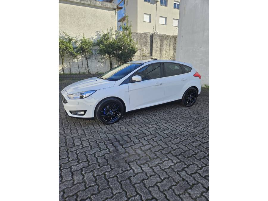 FORD - FOCUS - 2016/2016 - Branca - R$ 70.000,00
