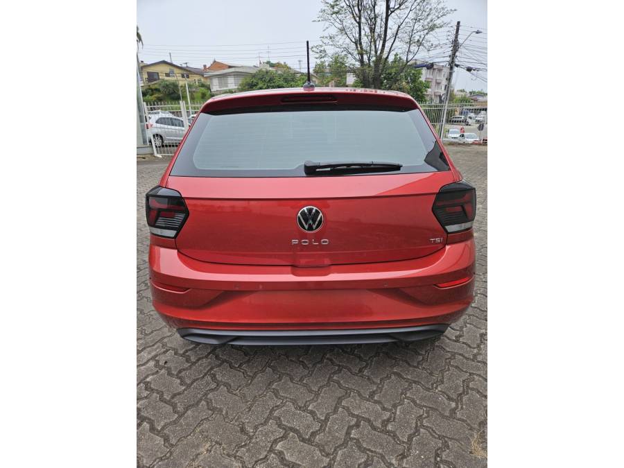 VOLKSWAGEN - POLO - 2023/2024 - Vermelha - R$ 107.000,00