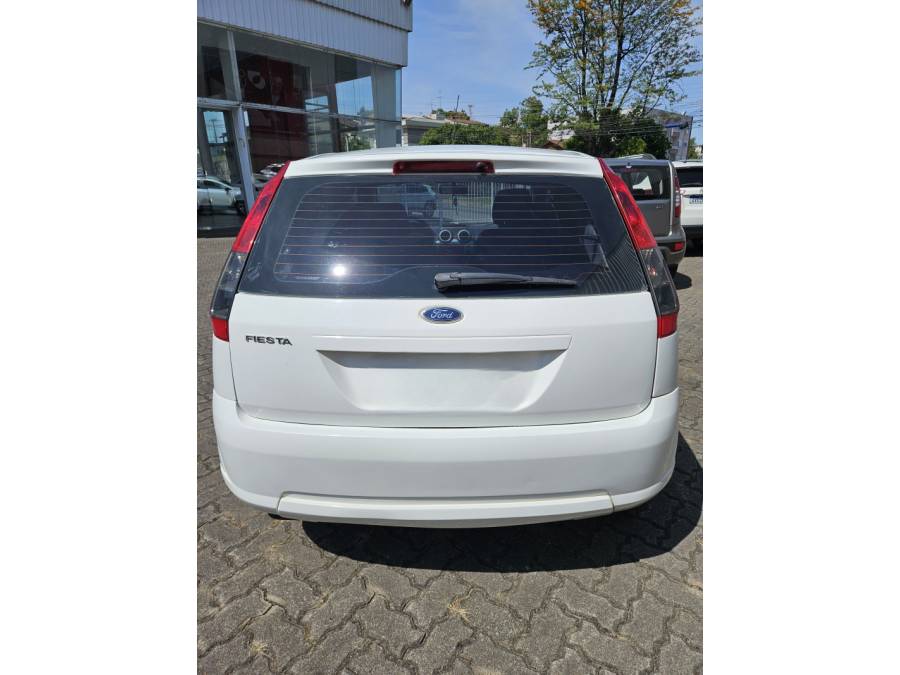 FORD - FIESTA - 2014/2014 - Branca - R$ 32.000,00