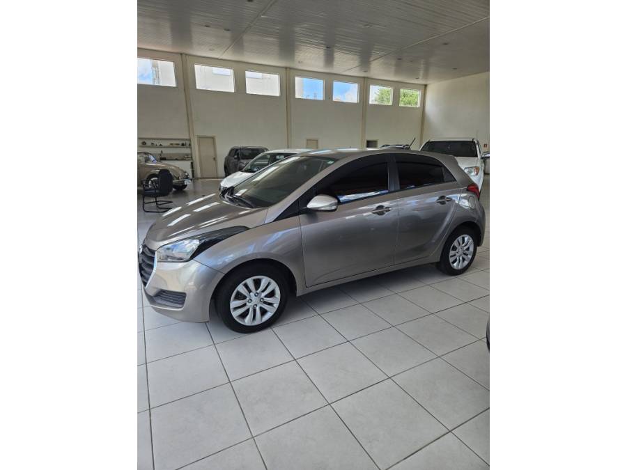 HYUNDAI - HB20 - 2017/2017 - Prata - R$ 56.500,00
