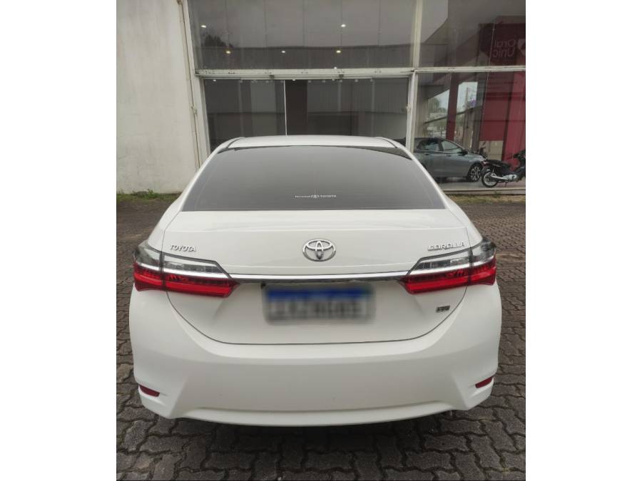 TOYOTA - COROLLA - 2017/2018 - Branca - R$ 89.000,00