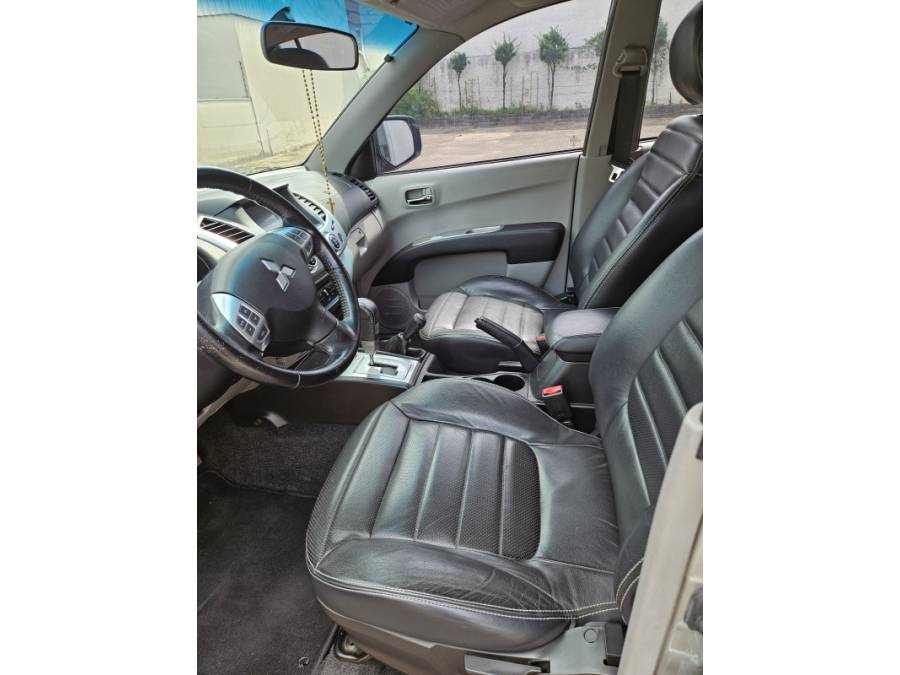 MITSUBISHI - L200 TRITON - 2015/2015 - Prata - R$ 119.000,00