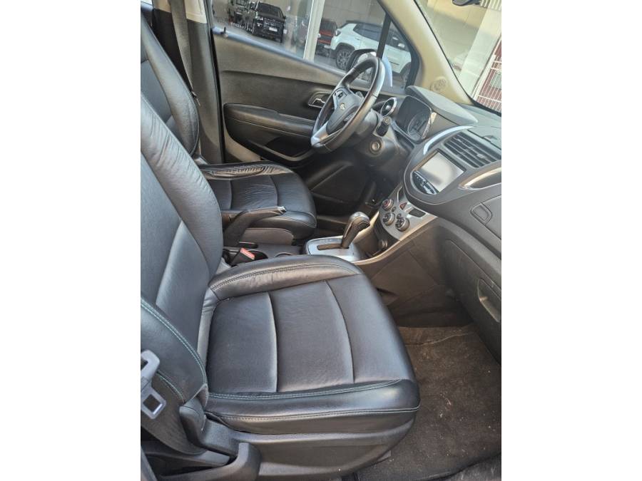 CHEVROLET - TRACKER - 2015/2015 - Prata - R$ 75.000,00