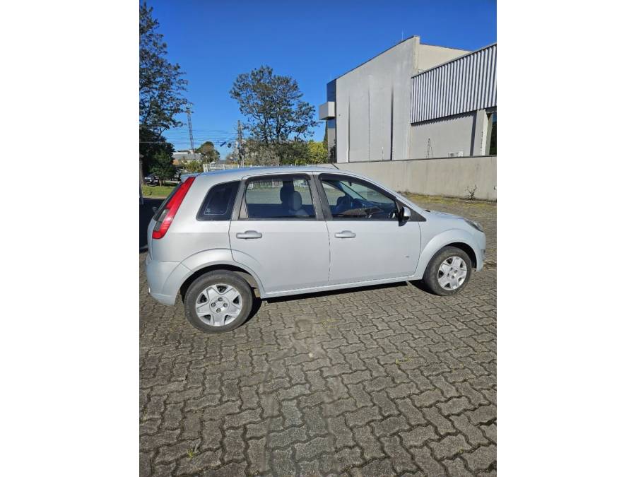 FORD - FIESTA - 2013/2014 - Cinza - R$ 34.000,00