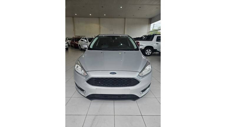 FORD - FOCUS - 2017/2018 - Prata - R$ 64.000,00