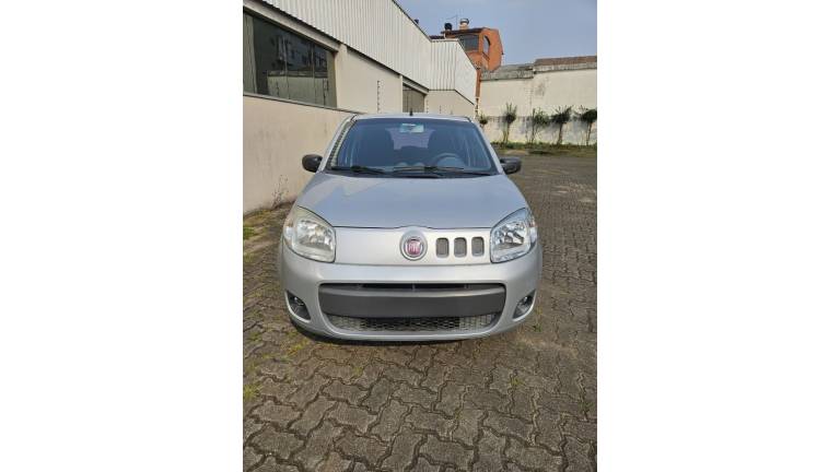 FIAT - UNO - 2013/2014 - Prata - R$ 35.000,00