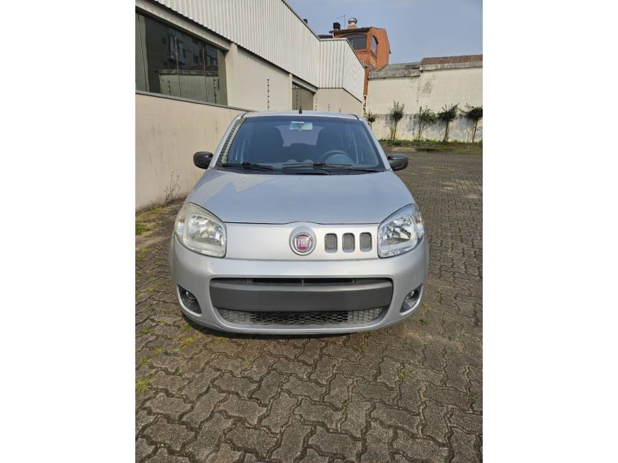 FIAT - UNO - 2013/2014 - Prata - R$ 35.000,00