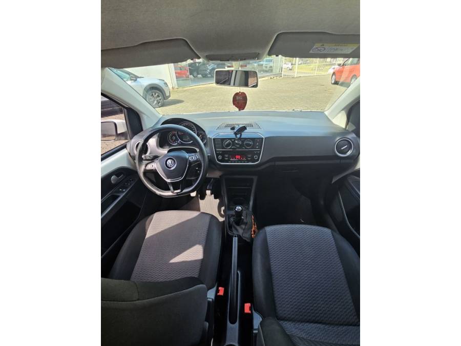 VOLKSWAGEN - UP - 2017/2018 - Branca - R$ 54.000,00