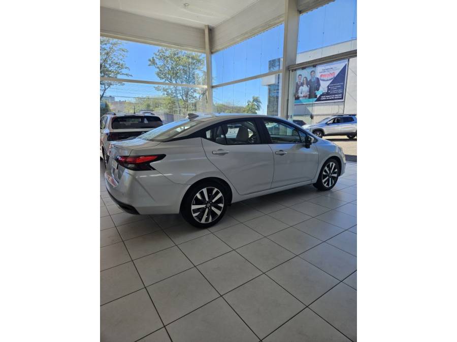 NISSAN - VERSA - 2020/2021 - Prata - R$ 85.000,00