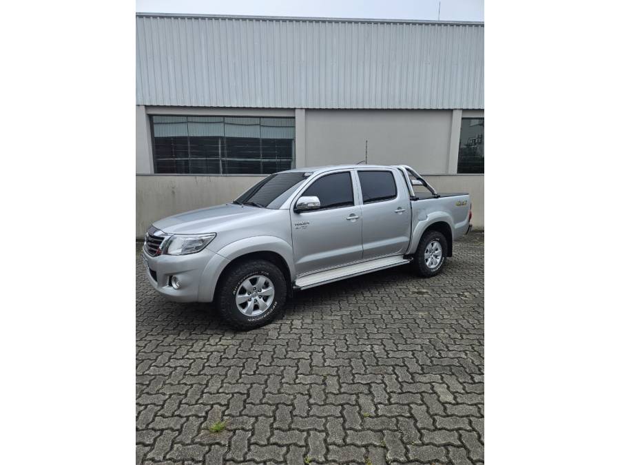 TOYOTA - HILUX - 2013/2013 - Prata - R$ 117.000,00