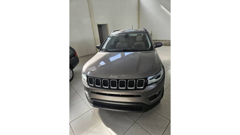 JEEP - COMPASS - 2016/2017 - Cinza - R$ 85.000,00